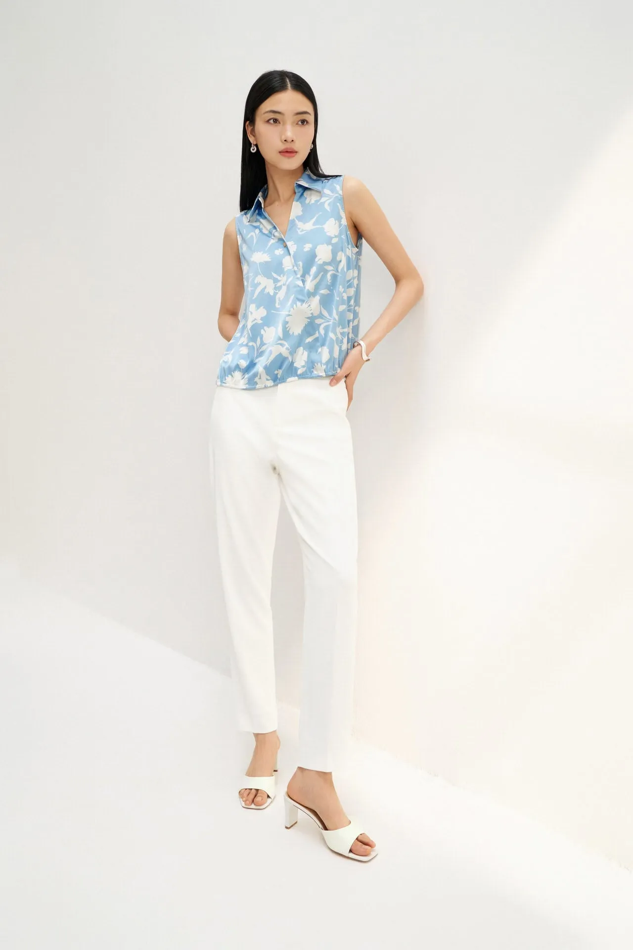 Sleeveless Floral Wrapped Blouse